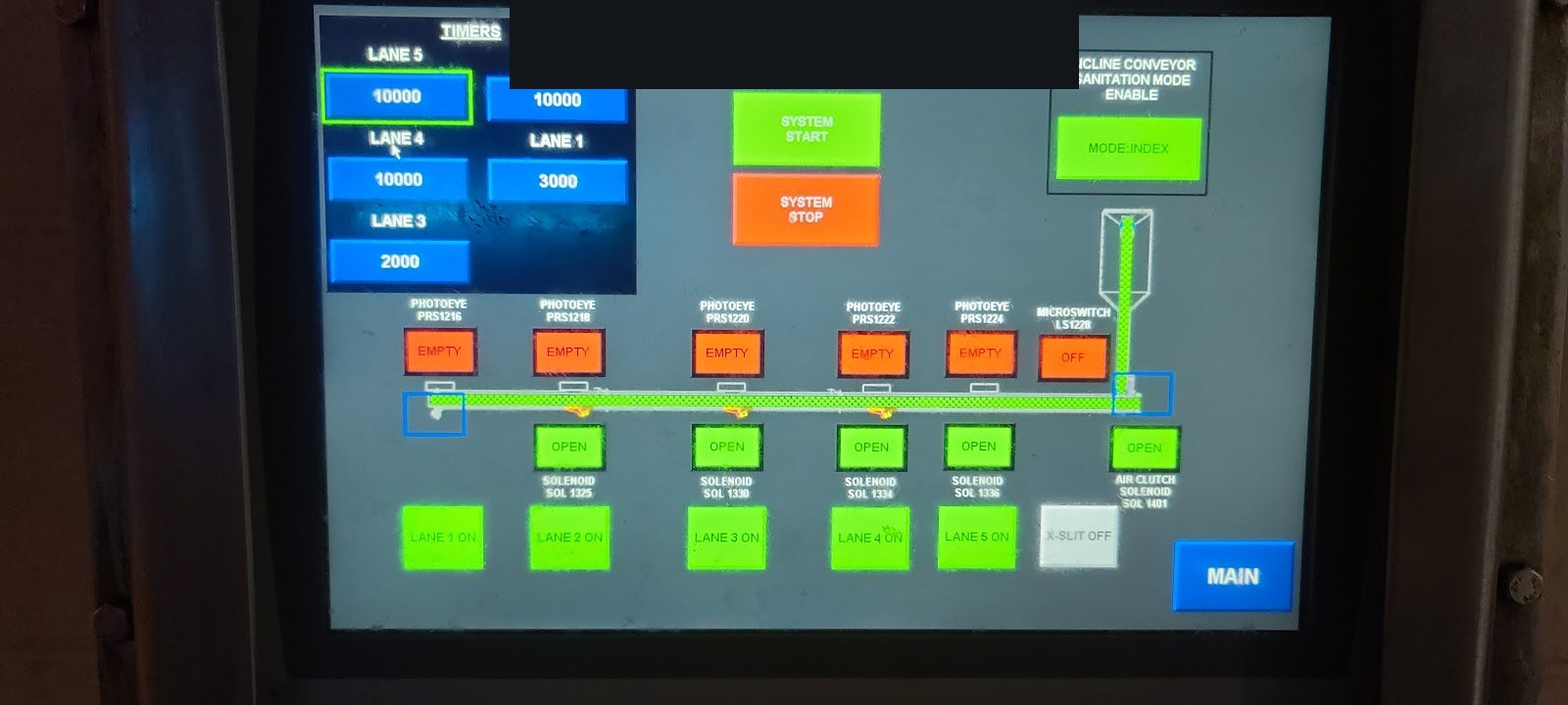 HMI showing parallel conveyor lanes and status indicators.